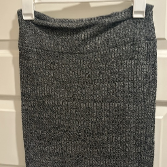 Free with bundle Grey pencil skirt - Picture 2 of 3